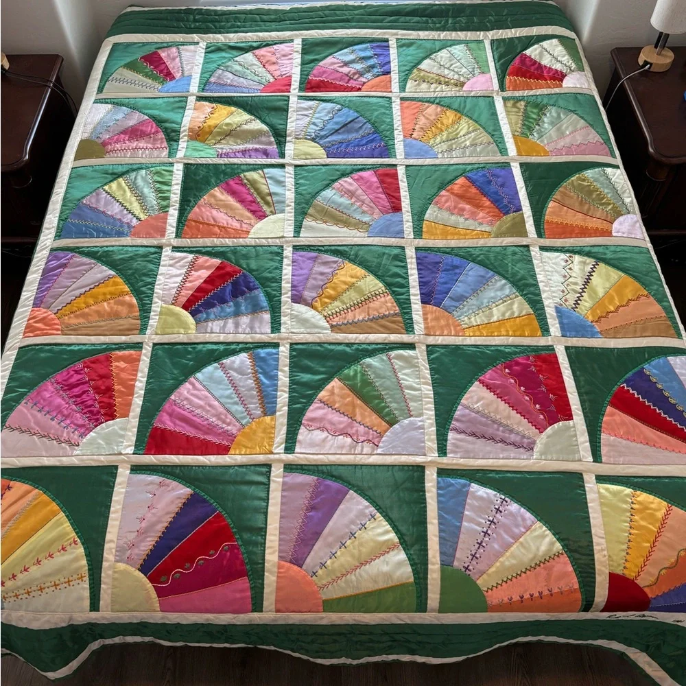 🤩 Vintage Grandmother Queen SZ Satin Embroidered Fan Patchwork Handmade Quilt